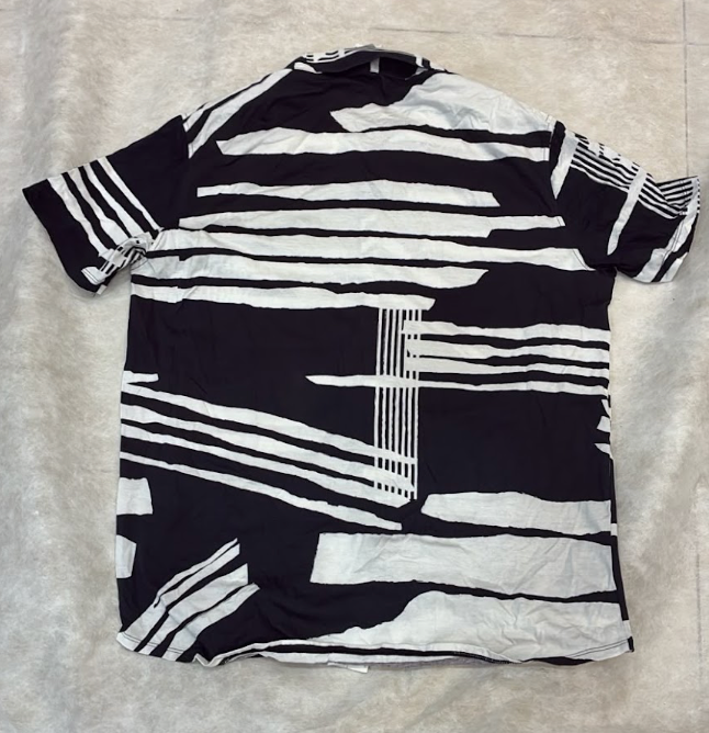 Camisa de botão textura preto e branco